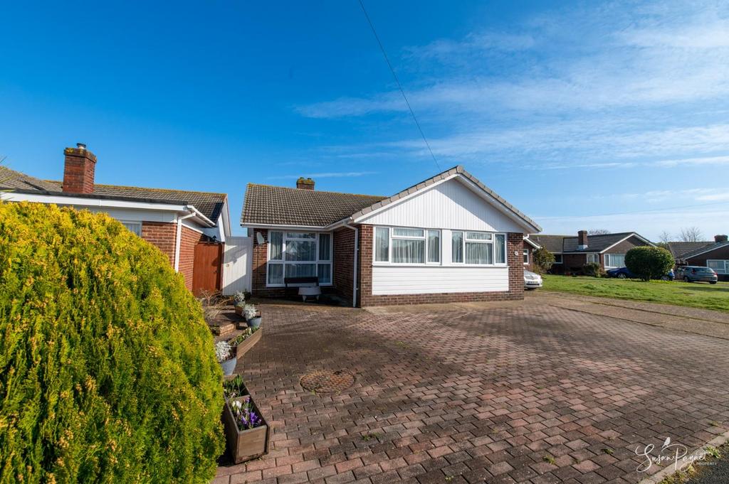Wychwood Close, Seaview 3 bed detached bungalow for sale £425,000
