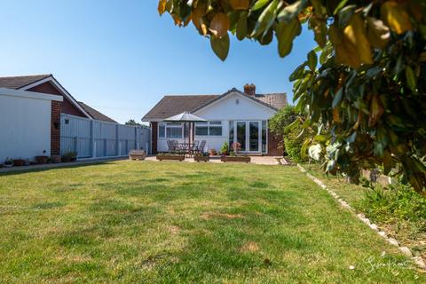 3 bedroom detached bungalow for sale, Wychwood Close, Seaview