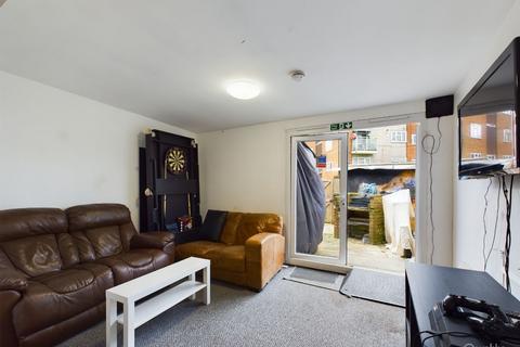 6 bedroom end of terrace house for sale, The Lindens, New Addington, Croydon