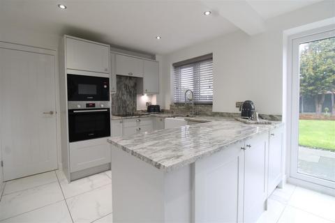 25 Aldgate Drive, Amblecote, Brierley Hill, DY5 3NT