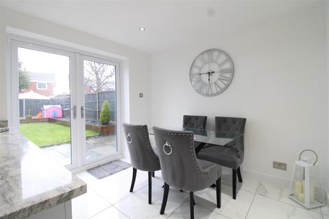 25 Aldgate Drive, Amblecote, Brierley Hill, DY5 3NT