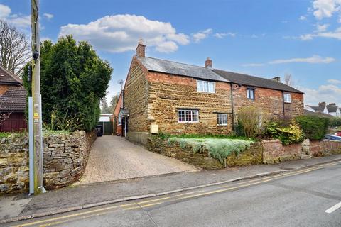 2 bedroom cottage to rent, Water Lane, Wootton, NN4