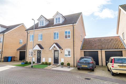 3 bedroom townhouse for sale - 28 Mary Clarke Close, Hadleigh