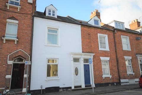 4 bedroom terraced house to rent, Cyril Street, Abington