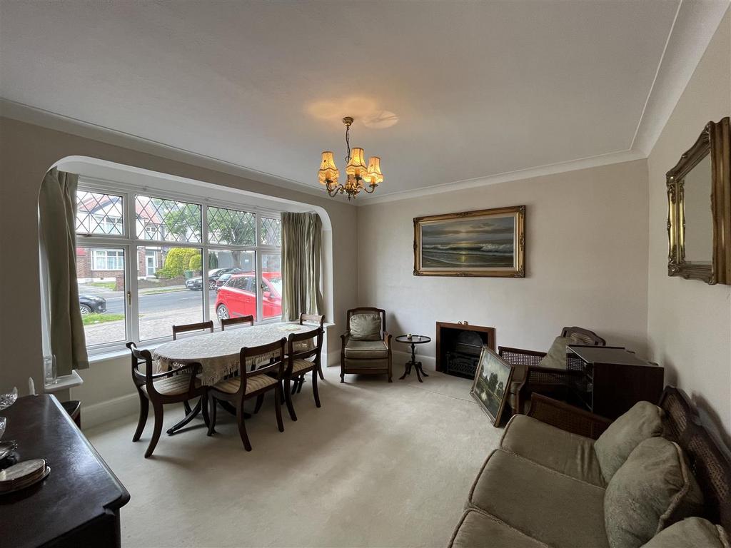 Dining Roomi.jpg