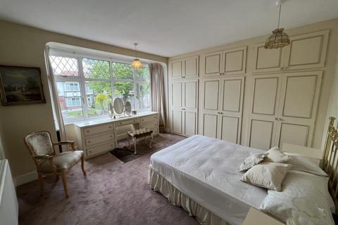 32 Nevin Drive, London, E4 7LH