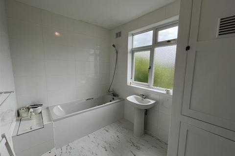 32 Nevin Drive, London, E4 7LH