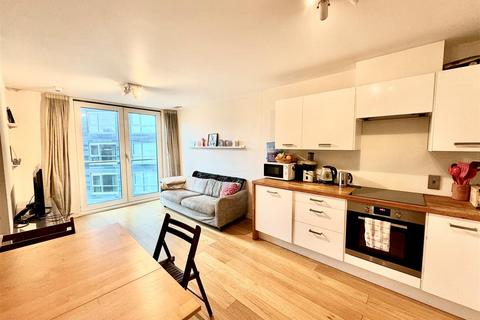 1 bedroom flat for sale, Salamanca Place, London SE1