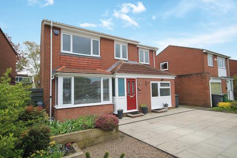 4 bedroom detached house for sale, Nairn Close, York