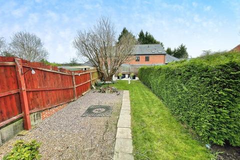 3 bedroom end of terrace house for sale - Beauchamp Road, Warwick