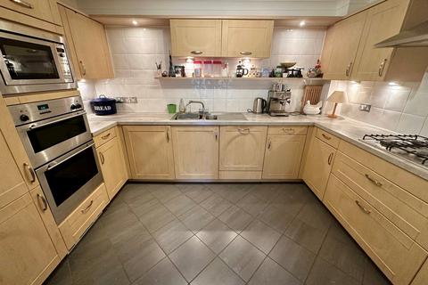 Flat 3, Bearsden Court Charters Road, Ascot, SL5 9SJ