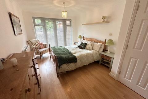 Flat 3, Bearsden Court Charters Road, Ascot, SL5 9SJ