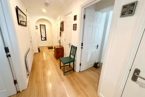 Flat 3, Bearsden Court Charters Road, Ascot, SL5 9SJ
