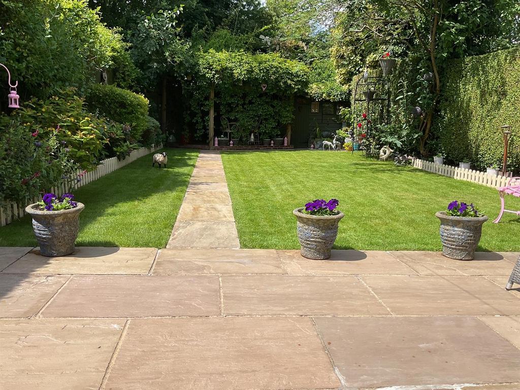 Rear garden 4.jpg
