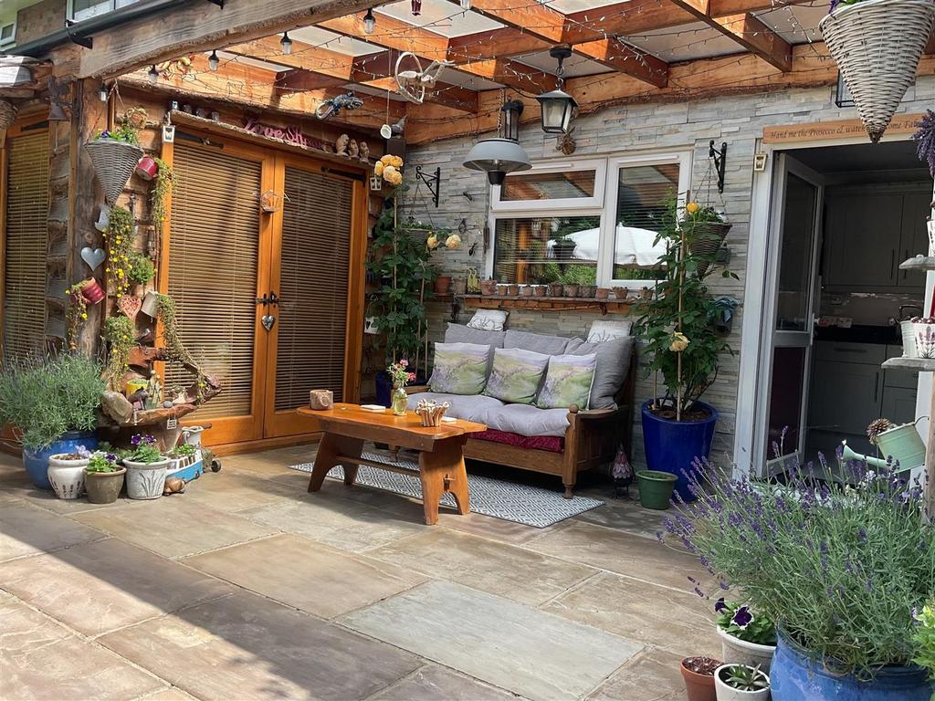Rear garden 6.jpg