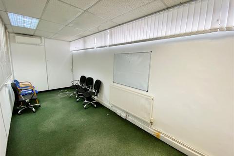 Office to rent, Chase Road, London N14