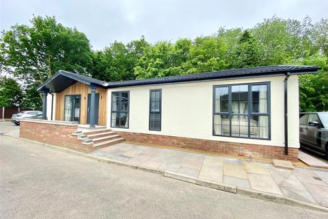 2 bedroom mobile home for sale, Woodside Lane, Hatfield AL9