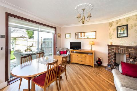 1 Blackthorn Grove, Bexleyheath, DA7 4EJ