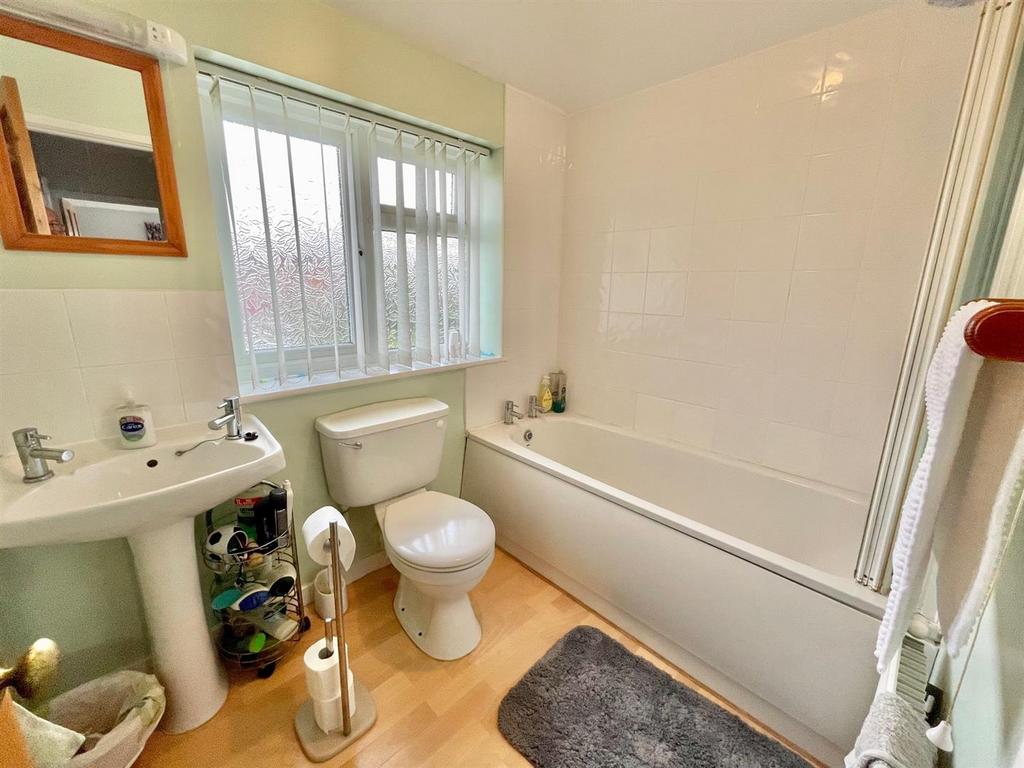 Bathroom 2.jpg