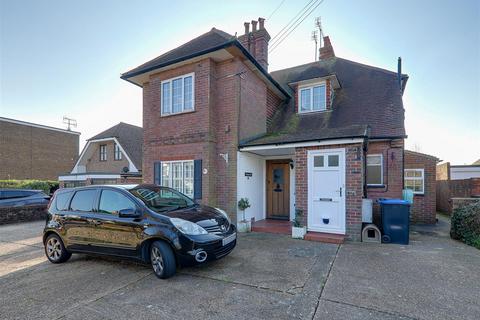 3 bedroom flat for sale, Wallace Avenue, Worthing BN11