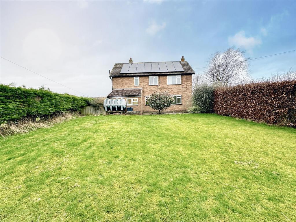 Redworth, Newton Aycliffe 4 bed detached house to rent £1,250 pcm (£
