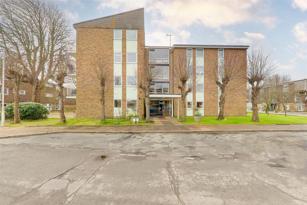 Dorchester Gardens, Worthing BN11 1 bed flat for sale £210,000