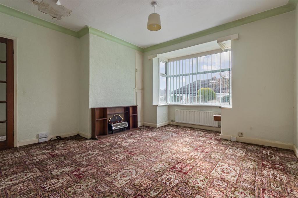 Hawkstone Avenue, Leeds LS20 2 bed semidetached bungalow £219,950