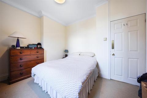 2 bedroom flat for sale, King Edward's Road, London
