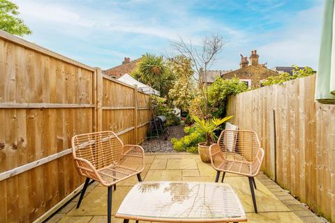 74 Murray Road, London, W5 4XS