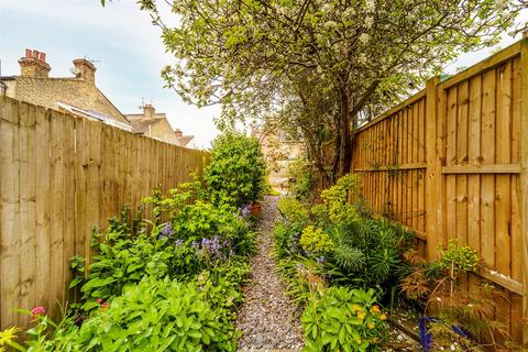 74 Murray Road, London, W5 4XS