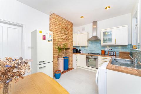 74 Murray Road, London, W5 4XS