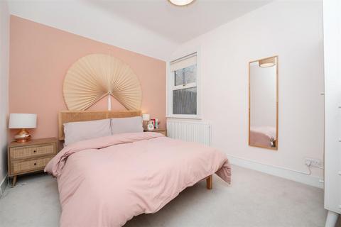 74 Murray Road, London, W5 4XS
