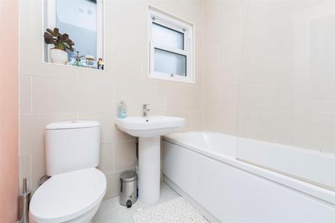 74 Murray Road, London, W5 4XS