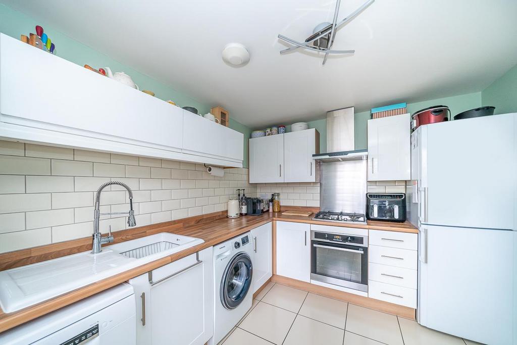 Yorkshire Grove, Bloxwich, Walsall WS2 4 bed semidetached house for