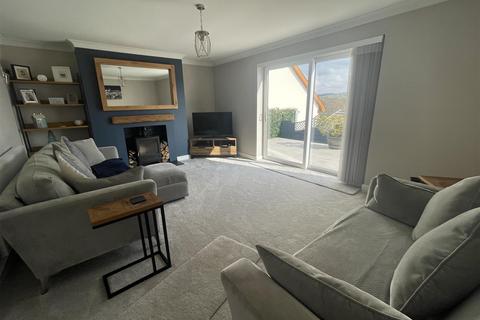 2 bedroom bungalow for sale - Pontfaen, Llanddarog, Carmarthen