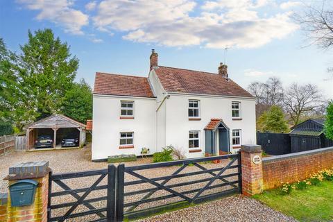 4 bedroom detached house for sale, Town Close, Corpusty