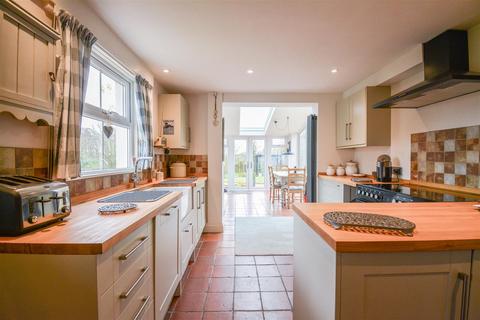 4 bedroom detached house for sale, Town Close, Corpusty