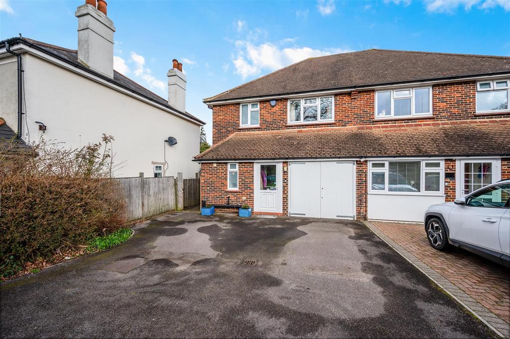Chessington Road, Ewell 4 bed semidetached house for sale £600,000