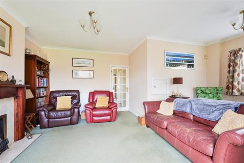 352a Chessington Road, Epsom, KT19 9EG
