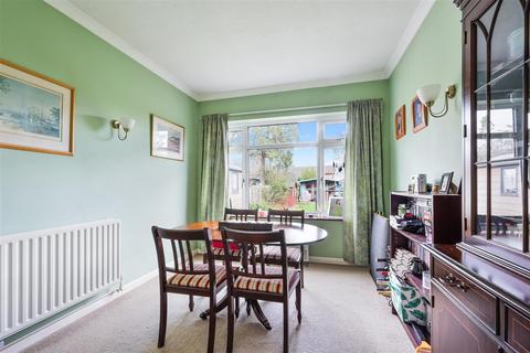352a Chessington Road, Epsom, KT19 9EG