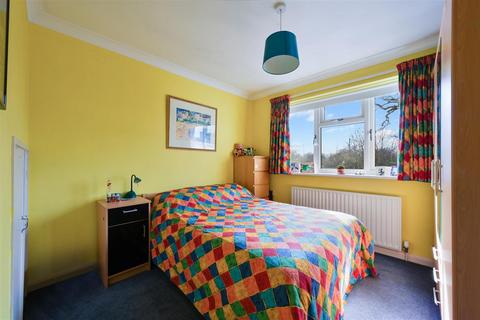 352a Chessington Road, Epsom, KT19 9EG