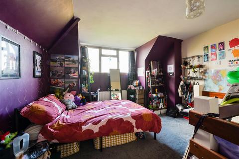 352a Chessington Road, Epsom, KT19 9EG