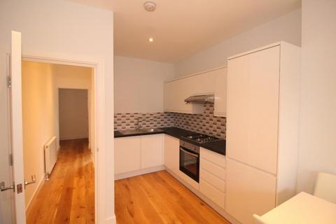 2 bedroom flat to rent, Kings Road, London NW10
