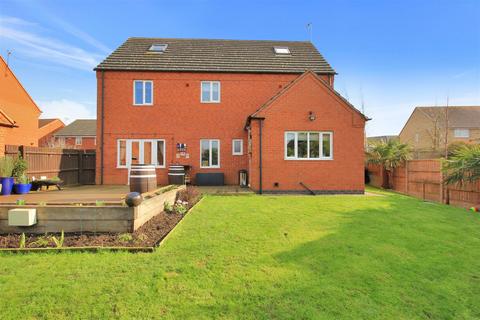 5 bedroom detached house for sale - Hollowell Close, Rushden NN10