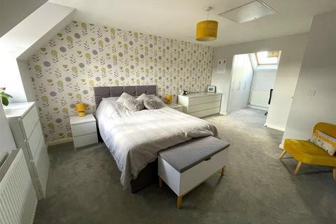 4 bedroom semi-detached house for sale - Leaze Street Wichelstow Swindon