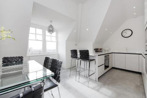 3 bedroom apartment to rent, Lyndhurst Road, Hampstead NW3