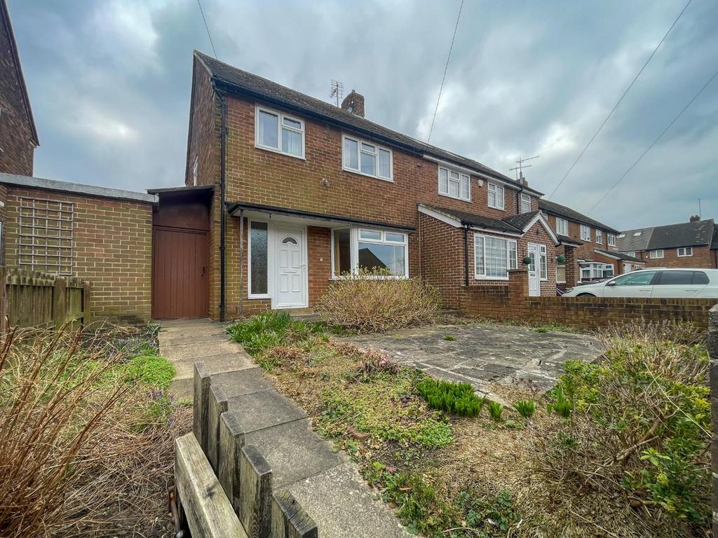 Ouzelwell Crescent, Thornhill Lees Dewsbury 2 bed semidetached house