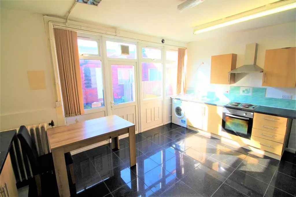 1 bedroom detached house to rent