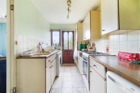 5 Hillside Close, Banstead, SM7 1ET
