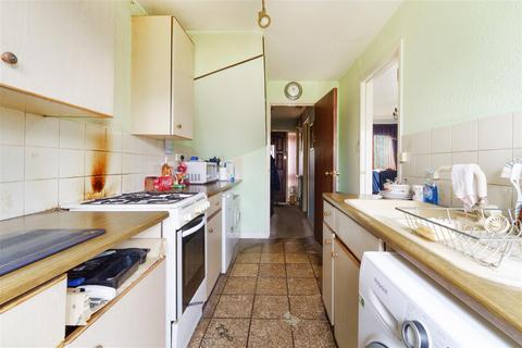 5 Hillside Close, Banstead, SM7 1ET